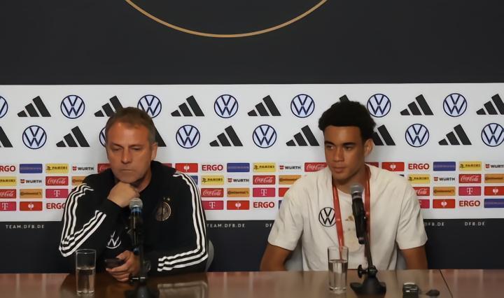 穆西亚拉谈莱万：我和其他球员都从他身上学习到了很多东西