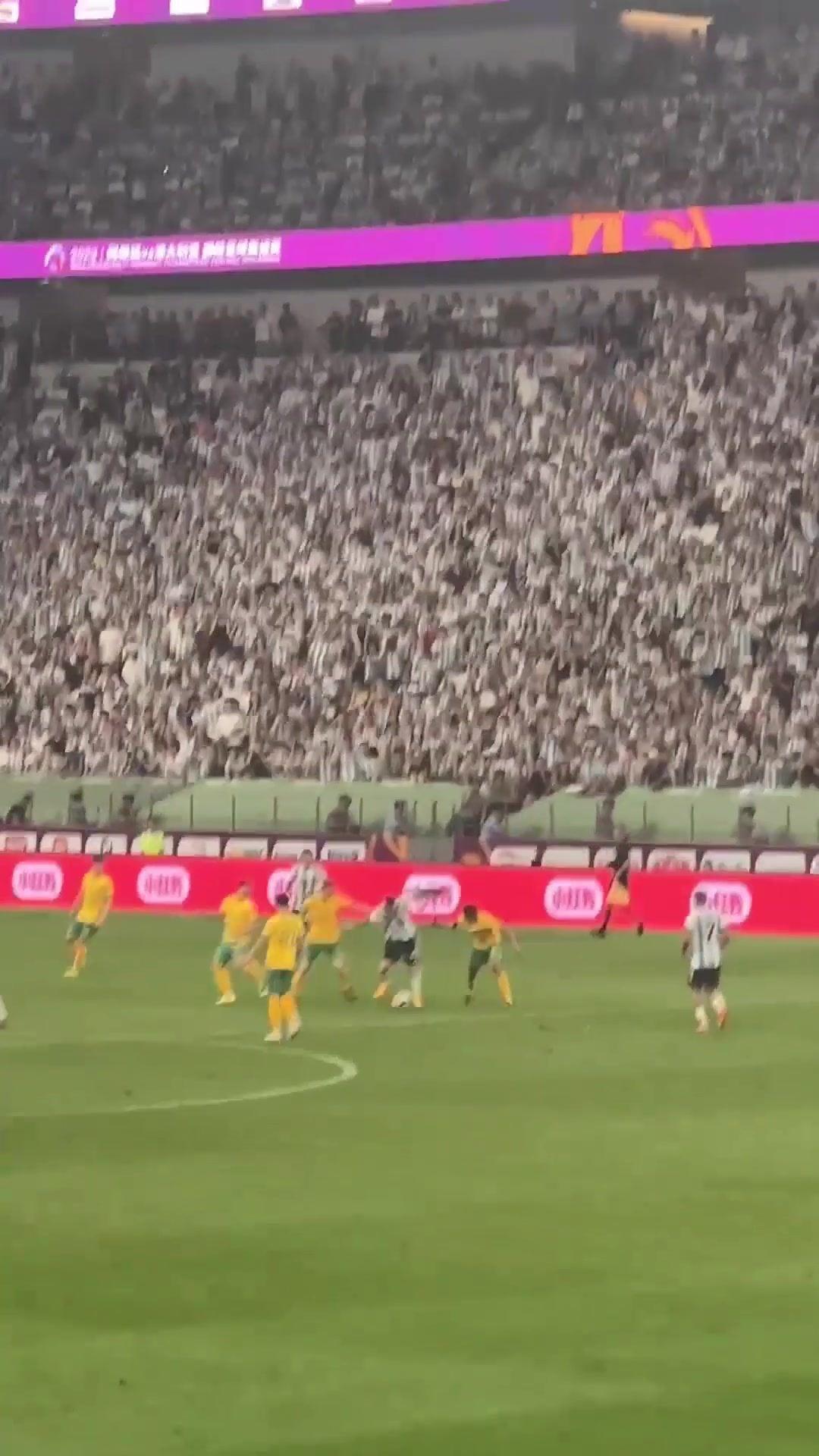 再来亿遍！工体现场实拍梅西连续盘带过人，呐喊尖叫，燃爆全场！