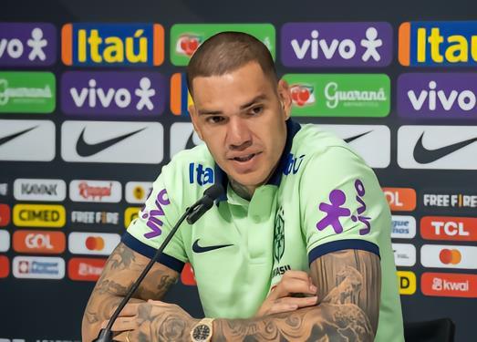 埃德森：在巴西队我随时准备出场，哈兰德本赛季比维尼要更好