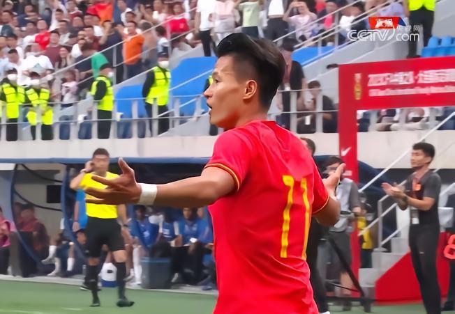 林良铭打进国足处子球，谢晖点赞：一个新的起点，加油