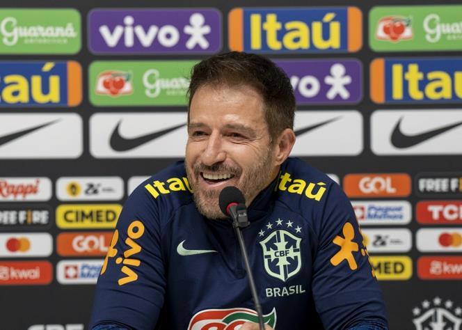 拉蒙：维尼修斯是巴西足球的标志，我目前专注于2场友谊赛