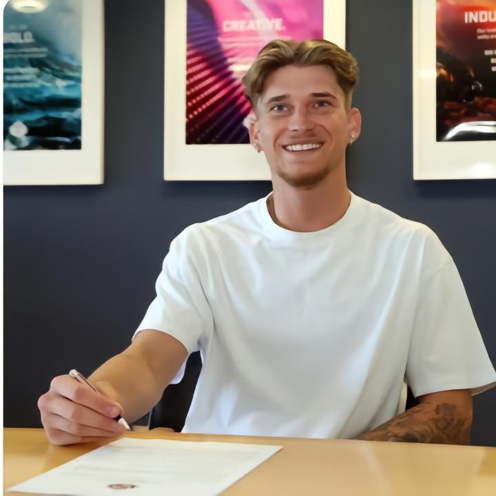 丹尼斯·西尔金与桑德兰续约至2026年