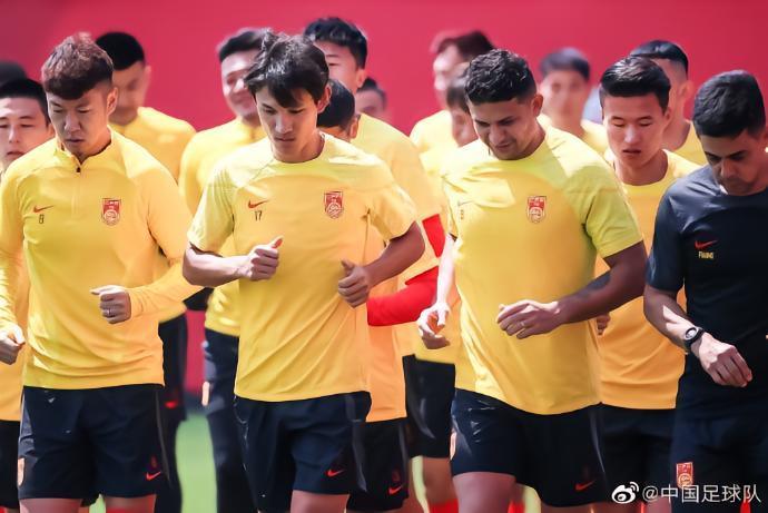 北青：王燊超、魏震因身体健康原因缺席国足今天上午的训练
