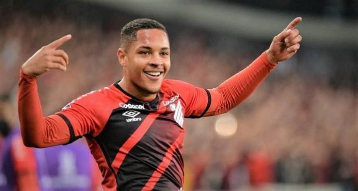 每体：巴拉纳竞技CEO抵达巴塞罗那，将与巴萨谈罗克的转会