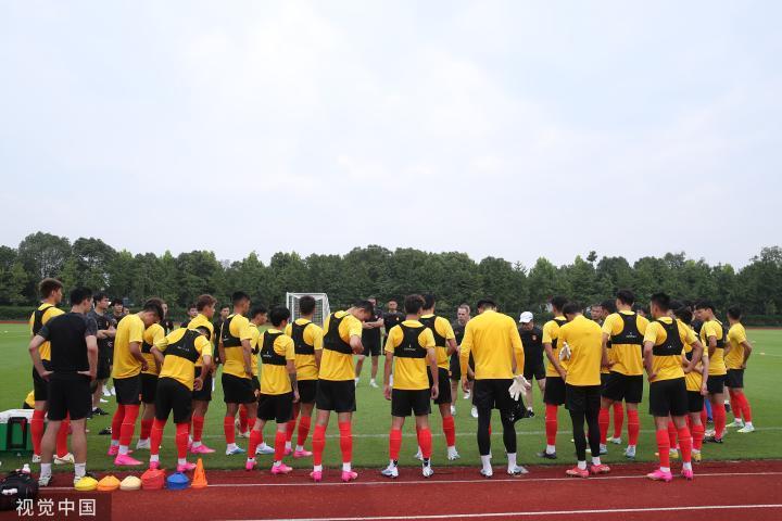 6月17日傍晚，中国国家男子足球亚运队继续在金华