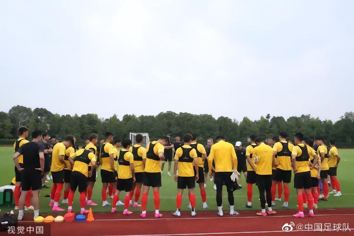 6月17日傍晚，中国国家男子足球亚运队继续在金华