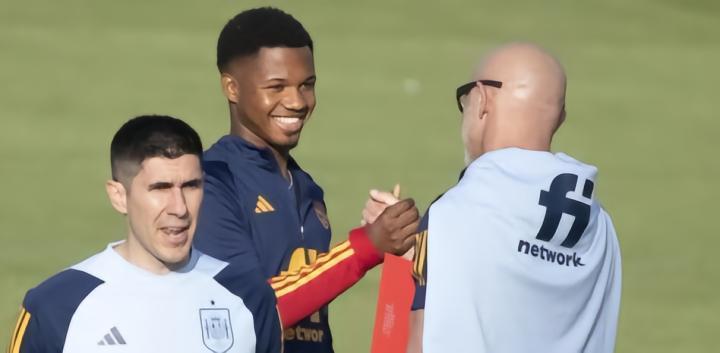 世体：赢取主帅信任，法蒂决赛或将得首发