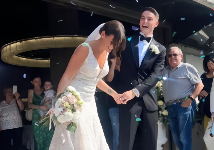 多么大的喜悦！萨勒尼塔纳中场马焦雷结婚了！