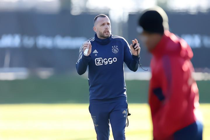 官方：阿贾克斯与球队原主帅海廷加提前解约