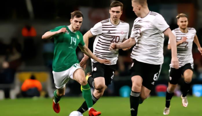 记者 : 利兹联有意签下爱尔兰国脚中场莫伦比