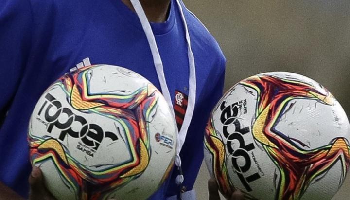 这你绝对没见过，非洲杯预选赛球童被罚下