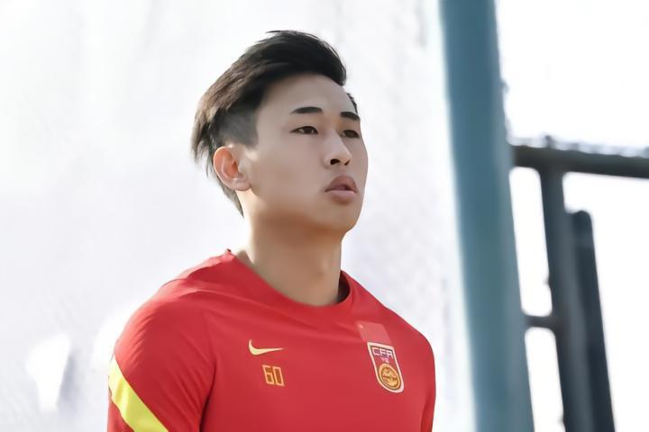 记者：戴伟浚获得自由身，至少4家中超俱乐部愿为其开出顶薪