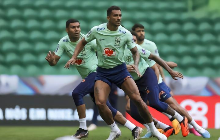 谍报：巴西队战塞内加尔赛前最后一练，尔康顶替李哥进入首发