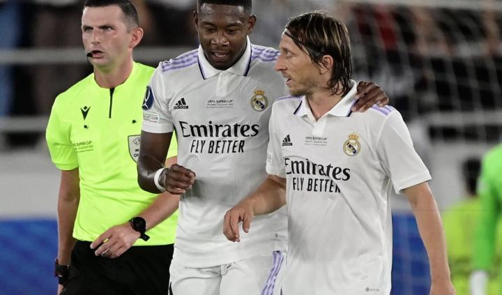 阿拉巴：球员们会私下评论穿着；魔笛说我的袜子是用桦木做的