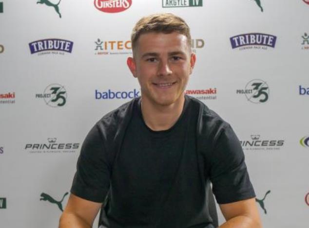 官方 : 普利茅斯与中场兰德尔签下续约合同