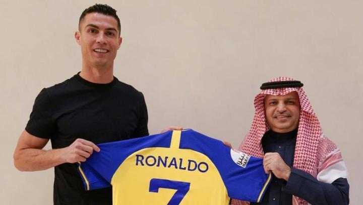 记者：沙特每天从石油获利4.41亿美元，投资体育是国家战略