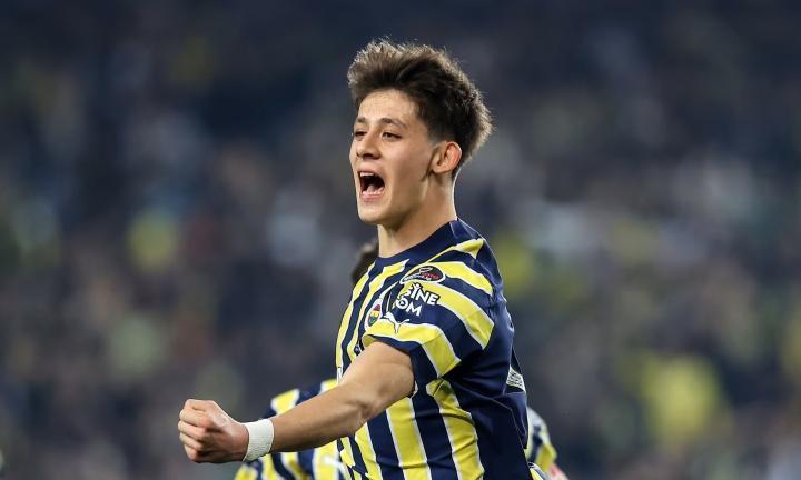 米兰在费内巴切球员居莱尔的争夺战中领先