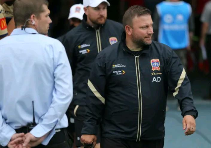 官方 : 迪莱斯不再担任纽卡斯尔喷气机助理教练