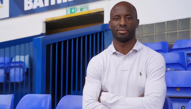 官方 : 伊普斯维奇与前锋阿卢科签下续约合同