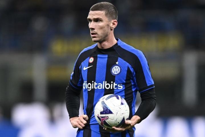 据媒体报道，柏林联合与国际米兰就罗宾·戈森斯转会