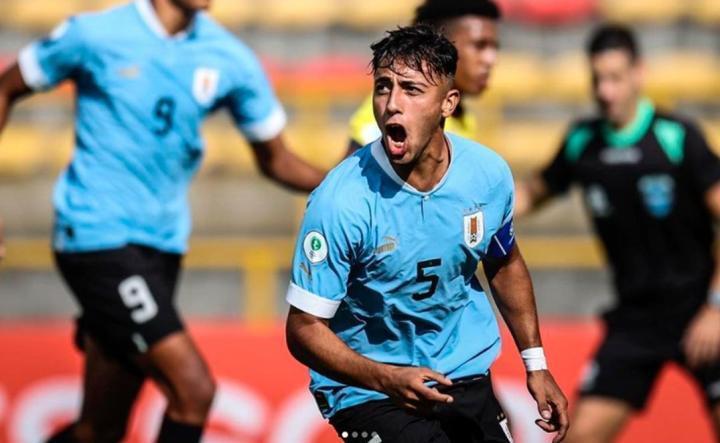 记者：巴萨暂停了引入法夫里西奥-迪亚斯的转会