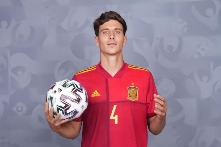 记者：即使拜仁签下金玟哉，球队也会继续关注保-托雷斯转会