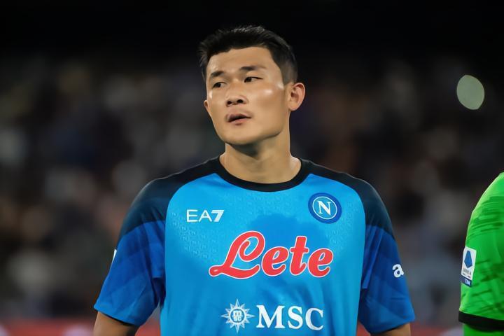 即将加盟拜仁，金玟哉删除社媒简介中的“那不勒斯球员”字样