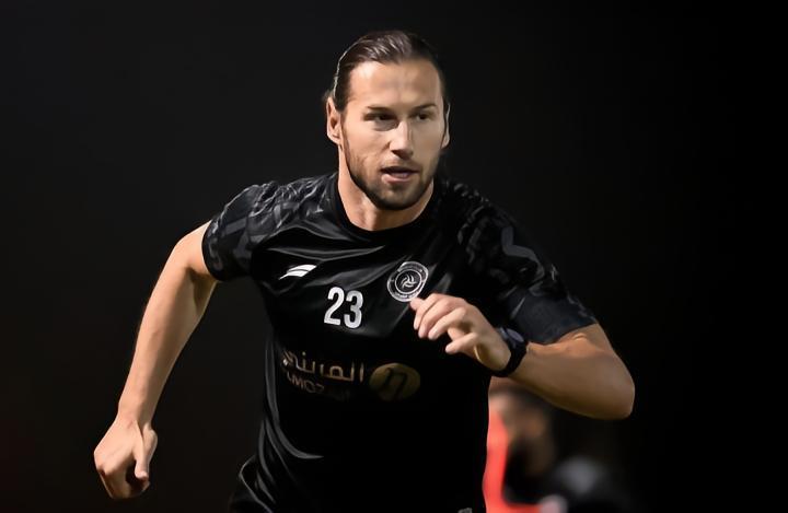 罗马诺：克雷霍维亚克可能留在沙特，他也引起了意甲的兴趣