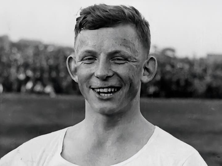 维利莫夫斯基：波兰历史最佳前锋之一，因转投德国被视作叛徒