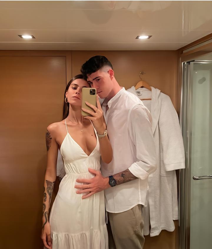 品鉴国米大将巴斯托尼的妻子，身材高挑火辣，却又甜美动人