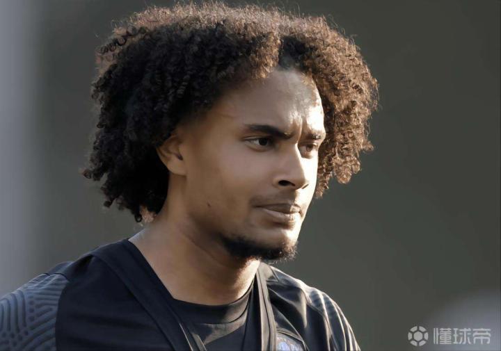 德媒sport1消息称，博洛尼亚前锋齐尔克泽在为