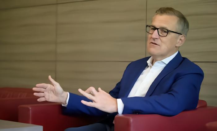 拜仁高层德雷森：要签下对球队有认同感的球员，而不是雇佣兵