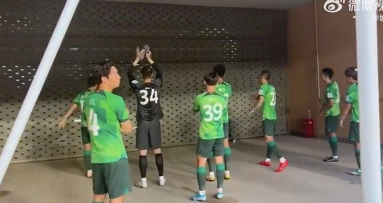 媒体人：淄博齐盛禁止球迷入场，别吹淄博烧烤&这座城市让人冷漠