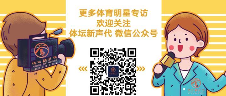 苏楚皓代表团队向中山学院赠送《中场对话》