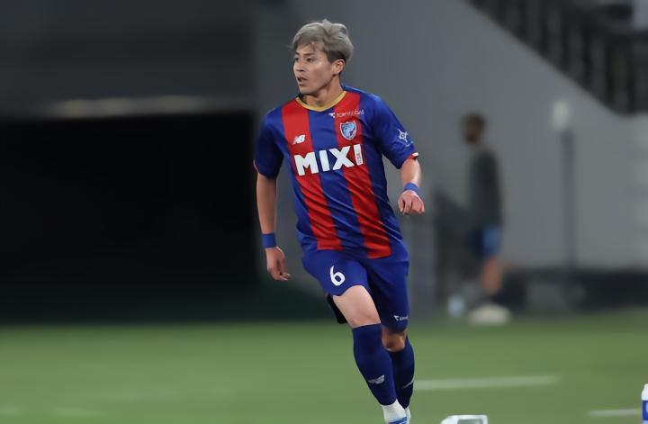 官方：FC东京边后卫小川谅也租借加盟比甲圣图尔登，租期一年