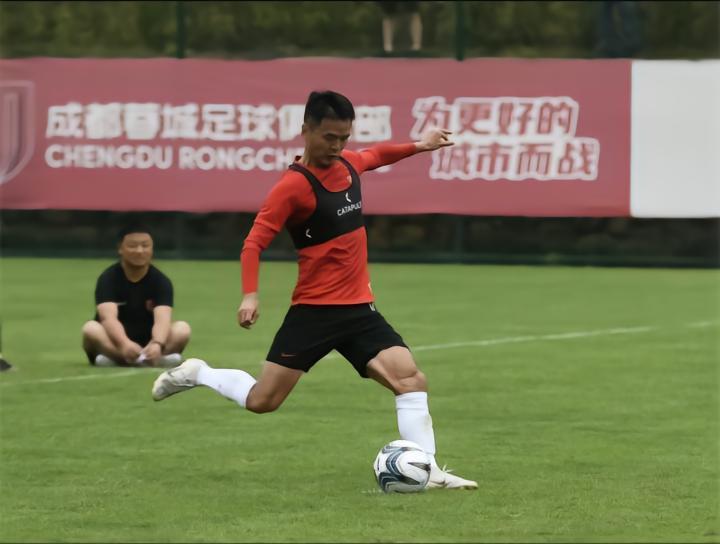 甘锐妻子：我们是地道重庆人但蓉城也是家，别用地域挟持我们