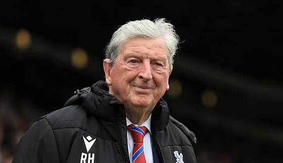 天空体育：75岁老帅霍奇森下赛季将继续执教水晶宫