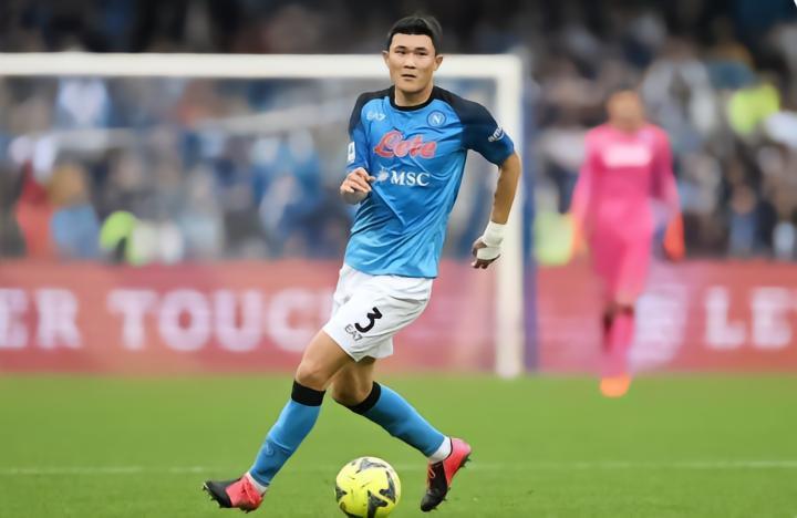 罗马诺：拜仁对签金玟哉保持乐观，待他结束兵役讨论关键细节