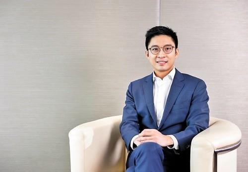 霍启山当选中国香港足总主席，原主席贝钧奇出任会长