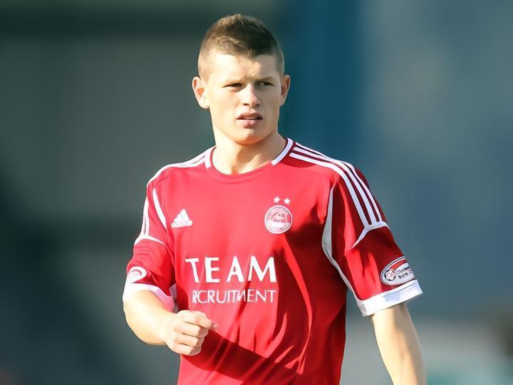 首发阵容已凑齐！官方：卡梅隆-史密斯加盟莫克姆