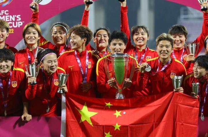 足球报：除王霜外，赵瑜洁、张琳艳等留洋球员已回国备战