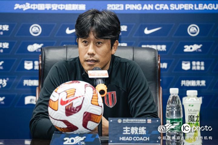 6月28日下午，成都蓉城队主教练徐正源和队长周定