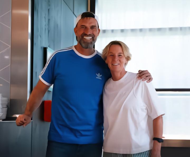 世界杯前送祝福，克洛普拜访德国女足训练营