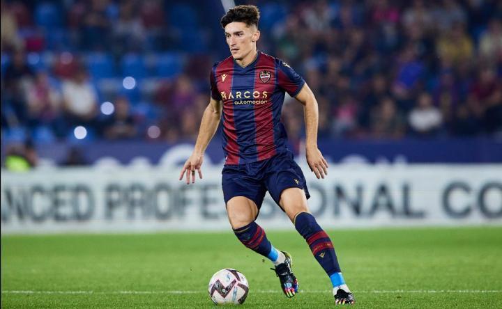 瓦伦西亚双穷为佩佩卢的转会费支付方式扯皮，可能加入二转