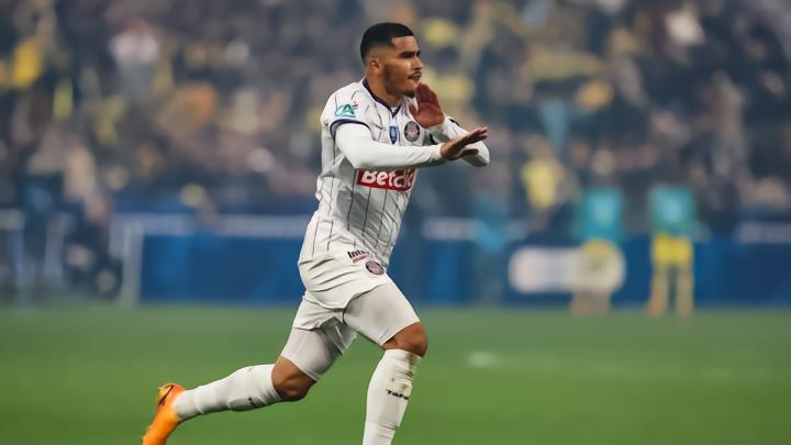 德媒：勒沃库森正在推进阿布赫拉转会，但布莱顿处于领先