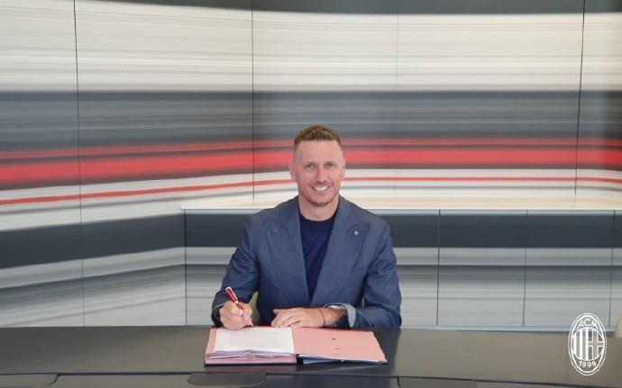 米兰官方：与U19主教练阿巴特续约至2024年6月