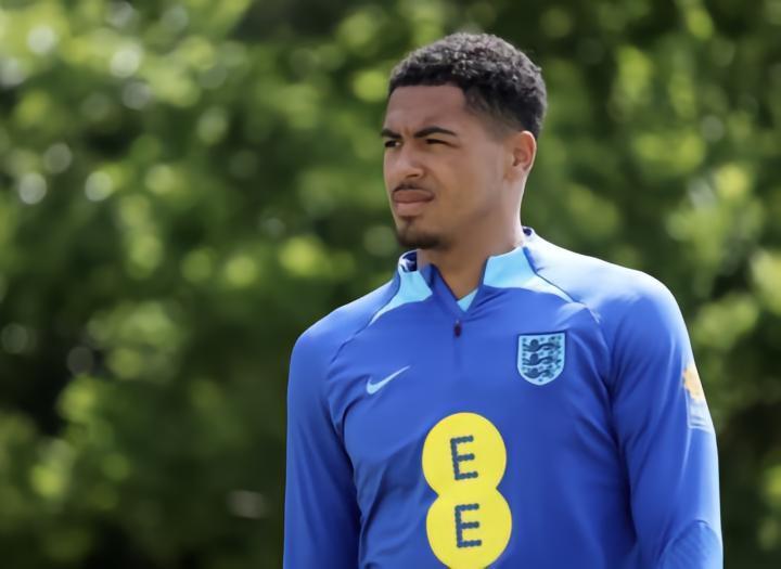 晚旗报：切尔西将为科尔威尔提供长约，但球员想先和新帅谈话