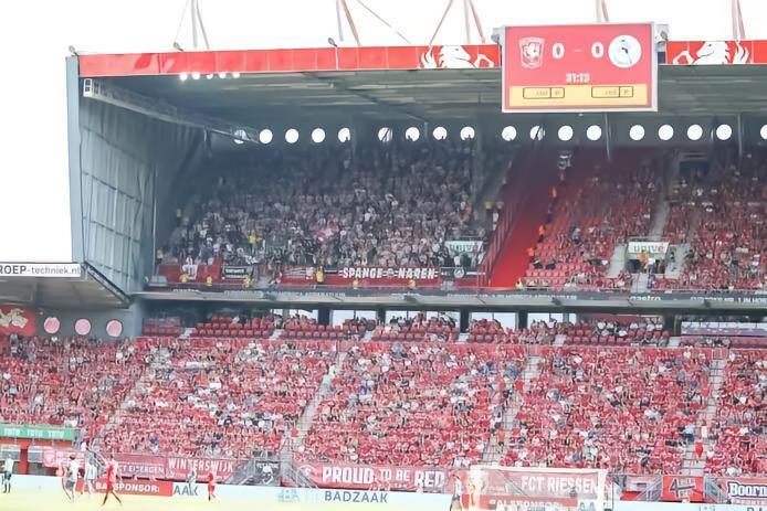 狂热的哈马比球迷抢光特温特客场座位，并要求更多的位置