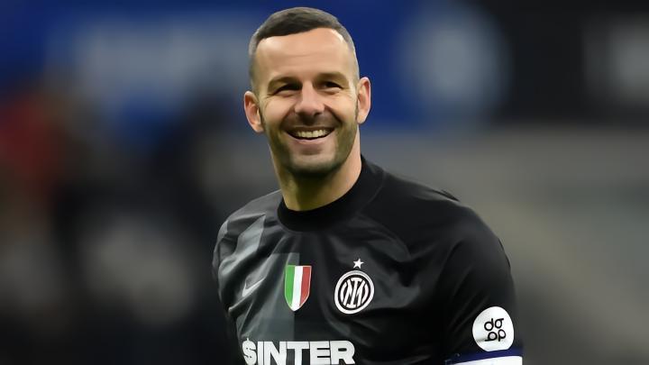 米体：汉达诺维奇可能会降薪留在国米，并担任二门