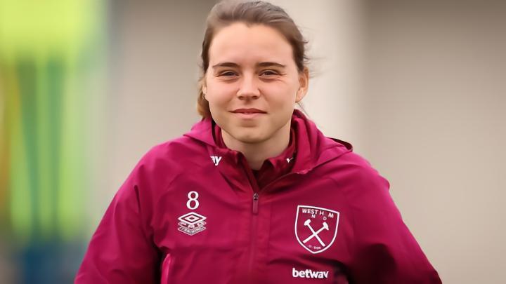 22岁的西汉姆中场斯內尔莱（Emma Snerl